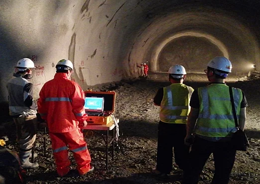 Amberg Technologies – Vermessung – Geomatik – Digitale Infrastruktur – Bahntechnik – Amberg Rail – Gleisvermessung – Gleisinspektion – Gleisdokumentation – Gleisgeometrie EN 13848 – Railway Track Survey – Railway Track As-Built – Railway Track Measurement – Track Measurement Trolley – Railway Track Alignment – Track Defects – Track Documentation – Track Cant Measurement – Track Gauge Measurement – Slab Track Adjustment – Slab Track Acceptance – Railway Tamping Measurement – Structural Gauging – Railway Track Clearance – Clearance Analysis – Dynamische Durchfahrtsräume – Dynamic Clearance – Dynamic Envelope – IMU – Inertial Measurement Unit – Tunnelbau – Amberg Tunnel – Tunnelvermessung & Monitoring – Tunnel Laser Scanning – Tunnelprofile – Tunnel Excavation Control – TBM – Drill and Blast – Shotcrete – Spritzbeton – Geophysik – Amberg TSP – Tunnel Seismic Prediction – Geological Forecasting – Fault Detection – Rock Mass – Impact Hammer – Continuous Forecasting – Digitale Zwillinge – Präzisionsmessung – Monitoring-Lösungen – Civil Engineering – Innovation im Untertagebau – High-Accuracy Surveying Systems